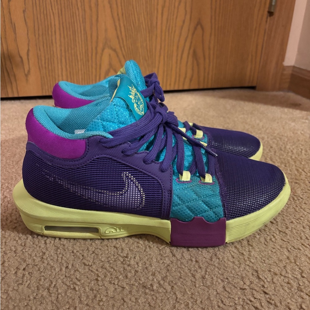 Men’s Nike LeBron Witness Purple and Teal Athletic Shoes - Picture 3 of 8
